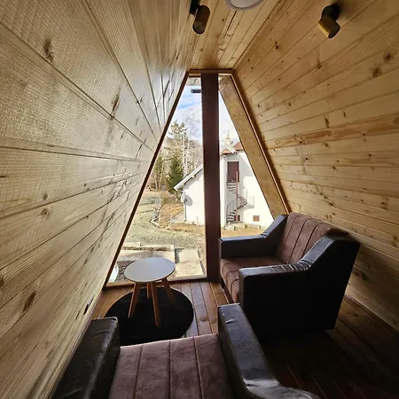Vikendica L&v Holiday home *